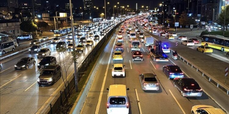 İstanbul’da trafik yoğunluğu yüzde 87’ye çıktı