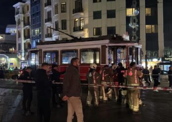İstiklal Caddesi’nde nostaljik tramvayda yangın