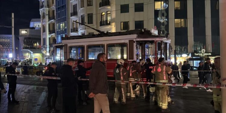 İstiklal Caddesi’nde nostaljik tramvayda yangın