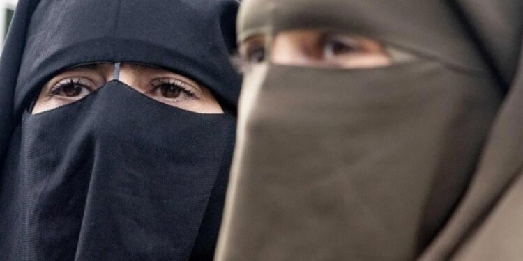 İtalya’da peçe ve burkaya yasak hazırlığı