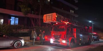 İzmir’de apartman dairesinde çıkan yangın söndürüldü