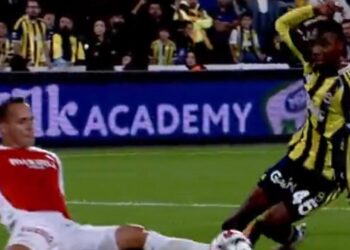 Kadıköy’de gündem hakem! Penaltı ve ofsayt kararları tartışılıyor