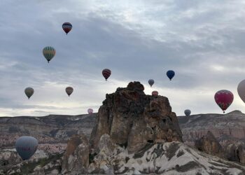 Kapadokya’da balonlara rüzgar engeli
