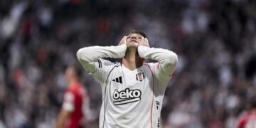 Kartal ağır yaralı! Beşiktaş 2 dakikada yıkıldı