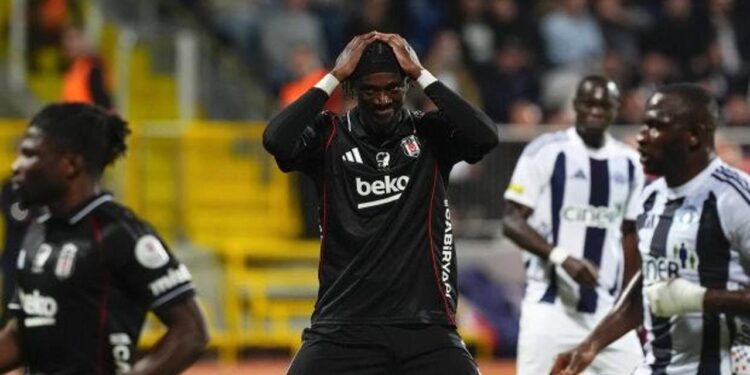 Kartal karalar bağladı! Kasımpaşa engelini geçemedi