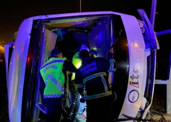 Kastamonu’da feci kaza! Tur midibüsü devrildi