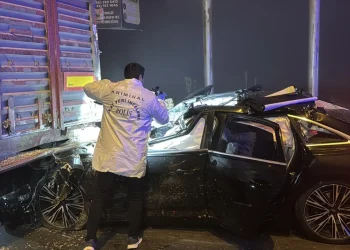 Feci Kaza! Tıra Çarpan Araçta 4 Kişi Can Verdi