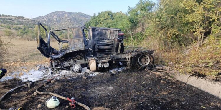 Kaza yapan TIR küle döndü!