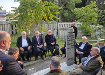 Kibiroğlu, kabri başında dualarla anıldı