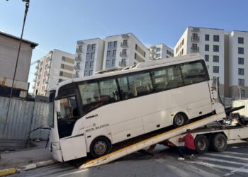Kocaeli’de korkutan kaza: 3’ü polis 7 kişi yaralandı!