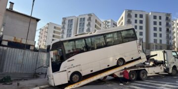 Kocaeli’de korkutan kaza: 3’ü polis 7 kişi yaralandı!