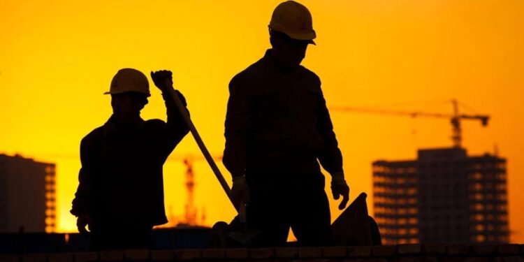 Komşu’da günlük mesailer 13 saate yükseltildi!