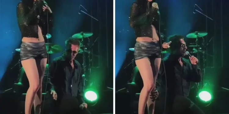 Konserde Şaşırtan An: Teoman Şarkıyı Bir Anda Unuttu