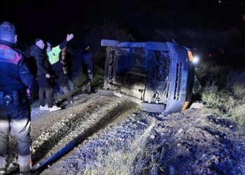 Kütahya’da polisin ‘dur’ ihtarına uymayan sürücü kaza yaptı
