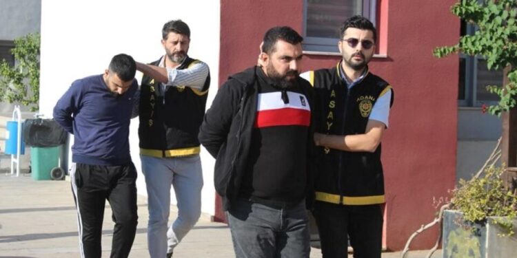 Kuzenlerin kanlı kavgası! Önce feci darp sonra bıçak