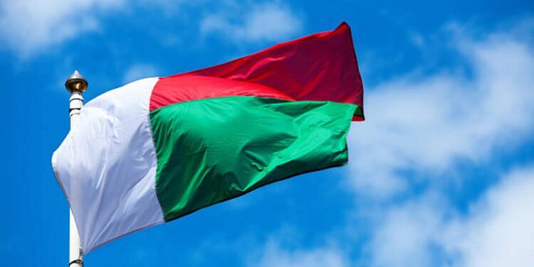 Madagaskar’da ordu yönetime el koydu