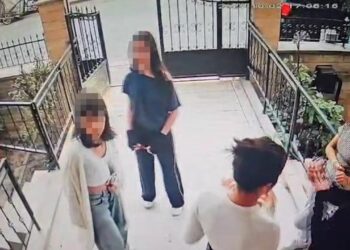 Makyajlarını eleştiren 12 yaşındaki kızın kapısına bıçakla dayandılar