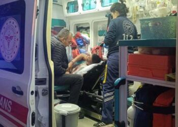 Manisa’da dayı ve yeğen bıçaklı kavgada birbirlerini yaraladı