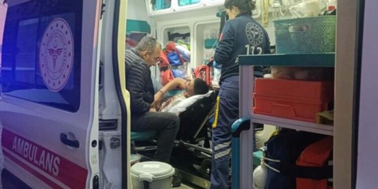 Manisa’da dayı ve yeğen bıçaklı kavgada birbirlerini yaraladı