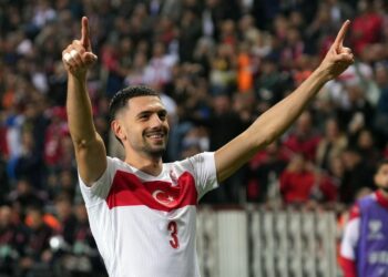 Merih Demiral memleketinde fırtına gibi