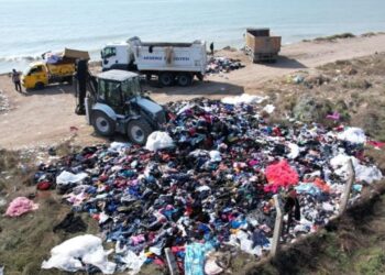 Mersin’de sahilde skandal görüntü: Çöplüğe döndü