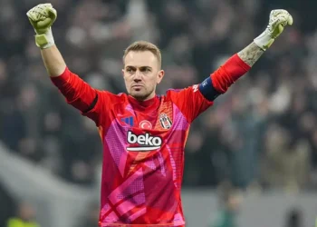 Mert Günok Fenerbahçe’den Gelecek Habere Kilitlendi