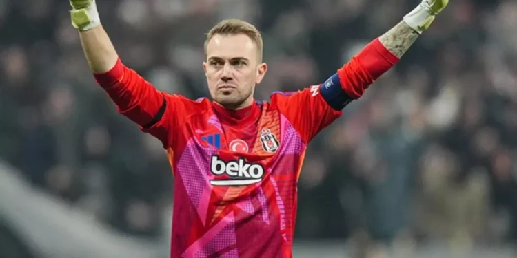 Mert Günok Fenerbahçe’den Gelecek Habere Kilitlendi