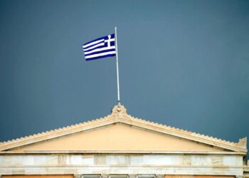 Mesai 13 saate çıkarıldı! Yunanistan ekonomik krizin izlerini silmek istiyor