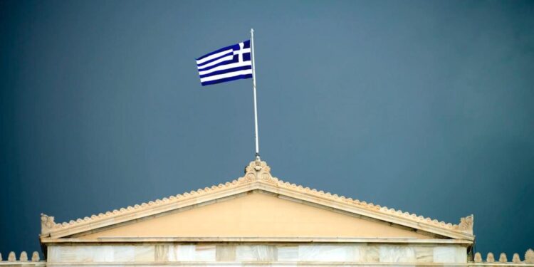 Mesai 13 saate çıkarıldı! Yunanistan ekonomik krizin izlerini silmek istiyor