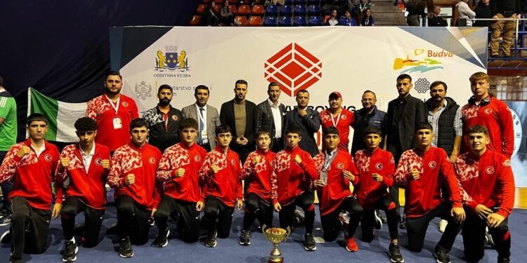 Milli boksörlerden 16 madalya birden