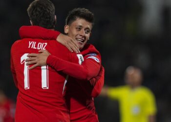 Milli yıldız yedek başlamıştı: Bir gün sonra hocası kovuldu