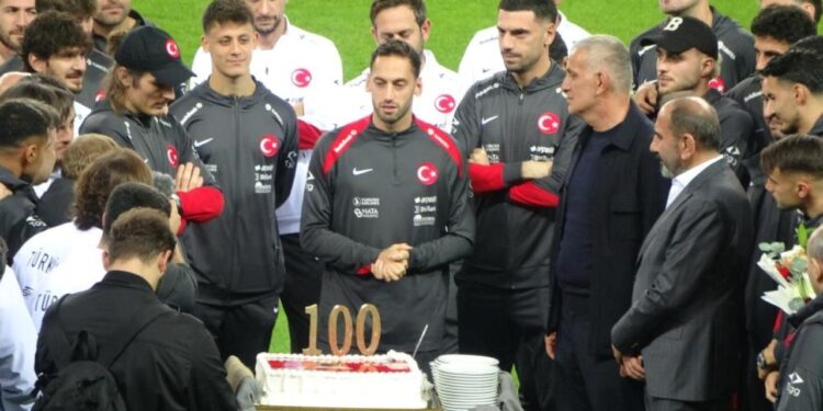 Milli yıldıza Gürcistan maçı öncesi 100. maç sürprizi