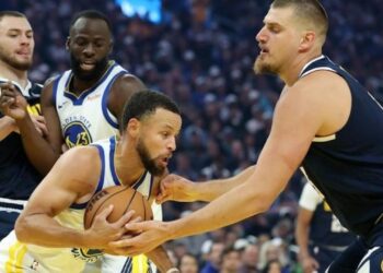 NBA’de enfes maç! Curry, Jokicli Denver’ı uzatmada yıktı