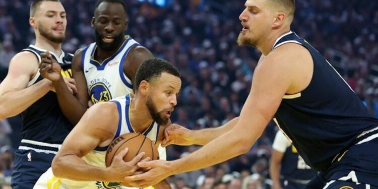 NBA’de enfes maç! Curry, Jokicli Denver’ı uzatmada yıktı