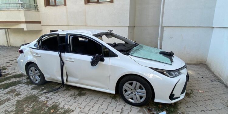 Otomobilde çakmak gazı tüpü patladı: 1 çocuk yaralı