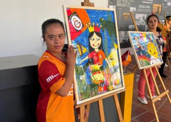 Özel gereksinimli çocuklardan ‘Melek Kalpler, Sarı Kırmızı Hayaller’ sergisi