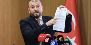 Özgür Özel’in hedefindeki Mustafa Candaroğlu’ndan belgeli cevap: İftira ağzına yuva yaptı