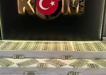 Piyasaya süreceklerdi! 35 bin 100 dolar değerinde sahte banknot ele geçirildi