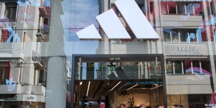 Rekabet Kurulu cezayı kesti: Adidas 402 milyon TL ödeyecek!