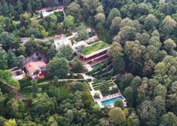 Rus milyarder Abramoviç’in Üsküdar’daki lüks villası görüntülendi!