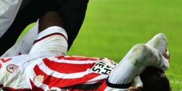 Sakatlanarak oyundan çıkmıştı! Yıldız futbolcunun durumu ciddi