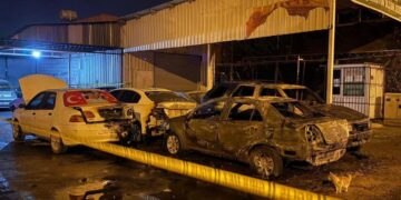 Sanayi sitesinde park halindeki 5 araç kundaklandı