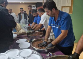 Şanlıurfalılar milli takımın galibiyetini çiğ köfteyle kutladı