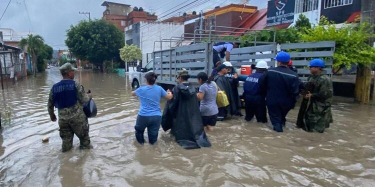 Sel Meksika’da yaşamı felç etti! En az 27 can kaybı!