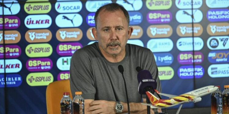 Sergen Yalçın yayıncı kuruluşa canlı yayında tepki gösterdi! ‘Oyuncular da istemiyor’