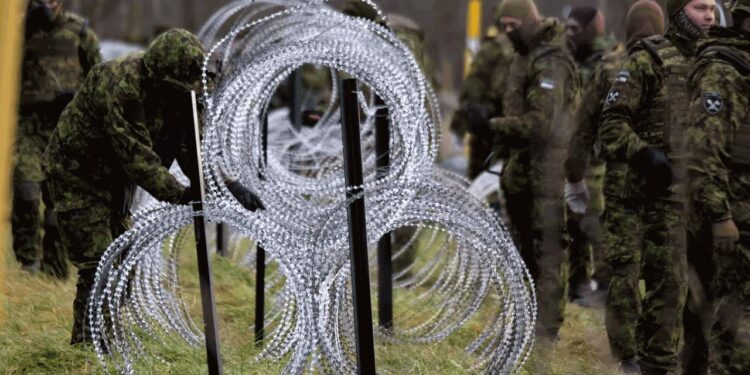 Sınırda askeri hareketlilik! NATO ülkesinden son dakika Rusya kararı! Resmen kapatıldı