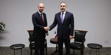 Son dakika… Bakan Fidan’dan kritik temas! Fransız mevkidaşı ile görüştü!