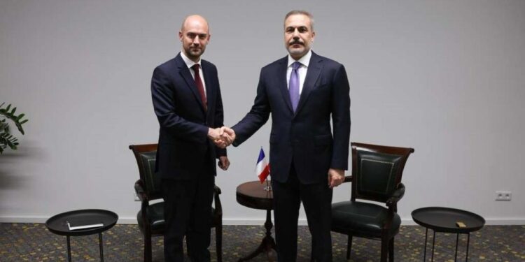 Son dakika… Bakan Fidan’dan kritik temas! Fransız mevkidaşı ile görüştü!