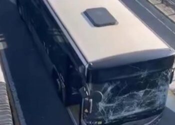 Son dakika: Sefaköy’de metrobüsler çarpıştı! Yaralı var