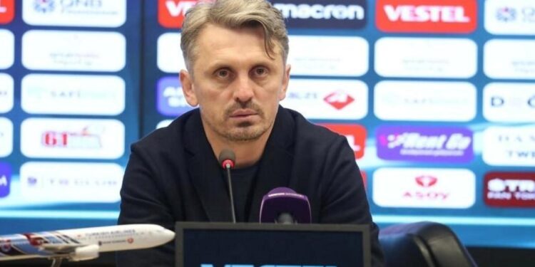 Son dakika: Süper Lig ekibi yeni hocasını açıkladı! 3 yıllık anlaşma